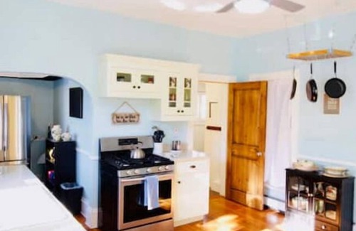 Pray Casa | Spacious Downtown 2 Bdrm House