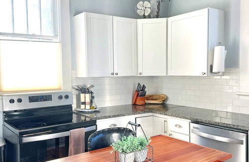 Salisbury Casa | Spacious Downtown Craftsman | Designer Finishes