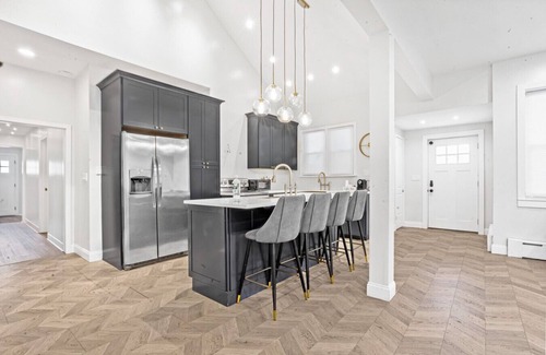 Woodridge Casa | Spacious Dream Home for 18: with Playground!