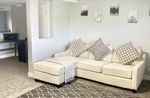 Drumheller Casa | ☀️Spacious Drumheller Retreat☀️Museum & Golf ☀️Sleeps10+☀️Large Yard