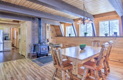 Duck Creek Village Casa | Spacious Duck Creek Village Cabin with Hot Tub!