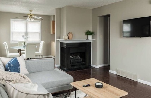 Clive Casa | Spacious Duplex in West Des Moines