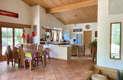 Lacoste Casa | Amplia casa ecológica de 180 m2 para 10 personas al borde de un río