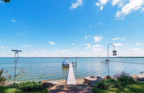 Lake Koshkonong Casa | Spacious Edgerton Home with Private Beach and Views!
