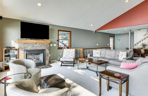 Lake Koshkonong Casa | Spacious Edgerton Home with Private Beach and Views!