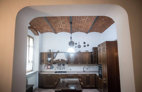 Livorno Apartamento | Spacious elegant apartment near ferry embarkation