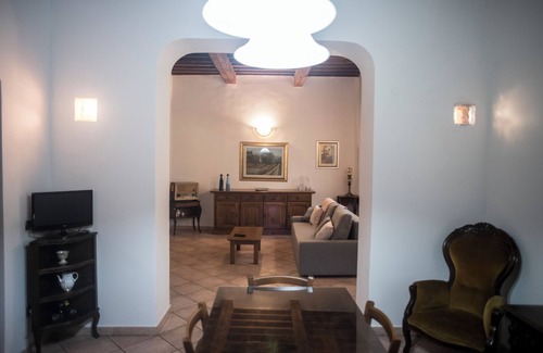 Livorno Apartamento | Spacious elegant apartment near ferry embarkation
