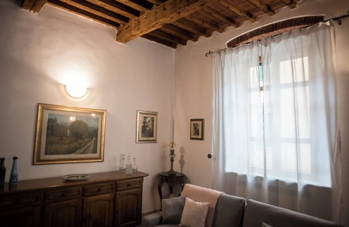 Livorno Apartamento | Spacious elegant apartment near ferry embarkation