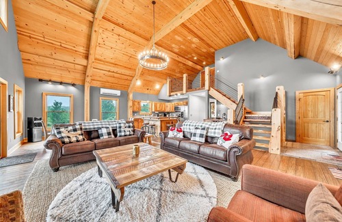 East Otto Chalet De Esquí | Spacious Ellicottville 5-bedroom 4-bath chalet with WiFi, AC
