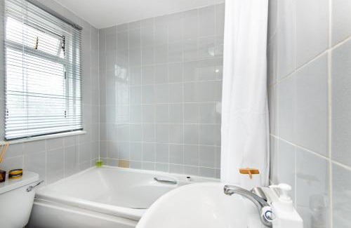 Hanwell Apartamento | Spacious en-suite in a 5-Bedroom House at Hanwell (2nd Floor)