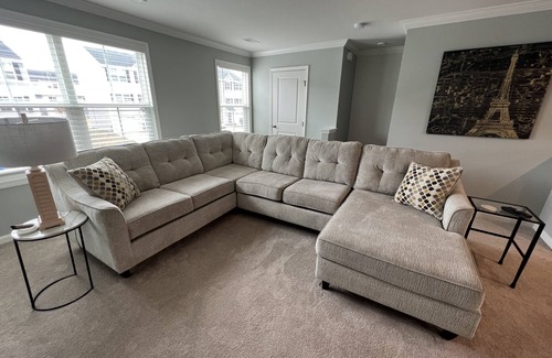 Greenville Casa | Spacious, End-Unit Townhome located 5 miles from D/T Greenville, SC