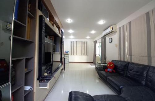 Bang Prok Casa | Spacious Entire House with shared Fitness Room and Shared Indoor Pool in club