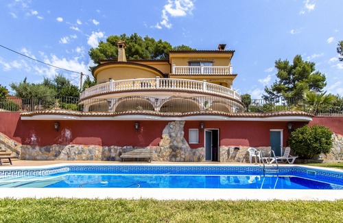Torrelles de Llobregat Villa | ¡Espaciosa y sublime Villa a 15km de Barcelona!