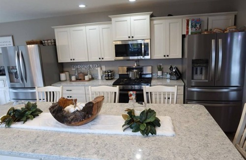 Crawfordsville Casa | Spacious Estate 5-bedroom Acres of Serenity