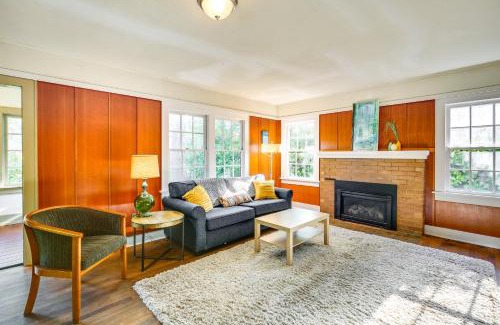 Amazon Casa | Spacious Eugene Home with Patio - Walk to UO Campus!