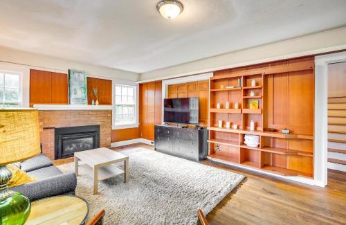 Amazon Casa | Spacious Eugene Home with Patio - Walk to UO Campus!