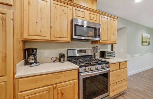 Flagstaff Casa | Spacious, Exquisite, Mountain Home! Prime Flagstaff Location!