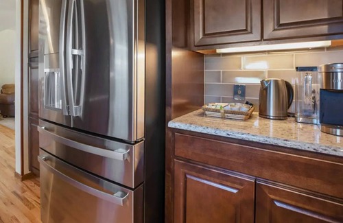Mountain Shadows Casa | Spacious Family Retreat near USAFA & main attractions*HotTub*Gaming*Slps 14*WiFi