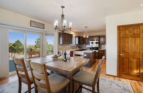 Mountain Shadows Casa | Spacious Family Retreat near USAFA & main attractions*HotTub*Gaming*Slps 14*WiFi