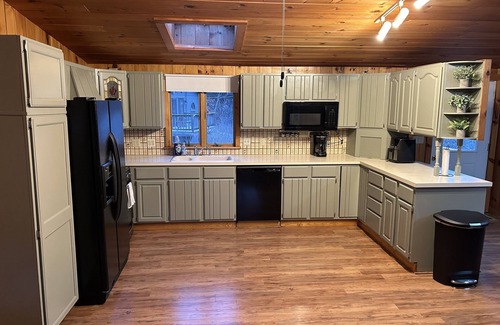 Bath Casa | Spacious, family and pet friendly getaway in the White Mountains.
