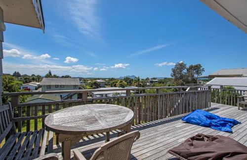 Ruakaka Casa | Spacious Family Bach by the Sea - Ruakaka Home