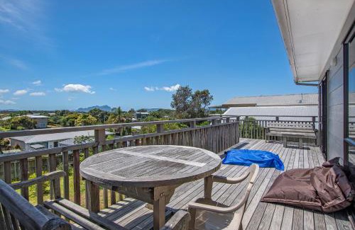 Ruakaka Casa | Spacious Family Bach by the Sea - Ruakaka Home