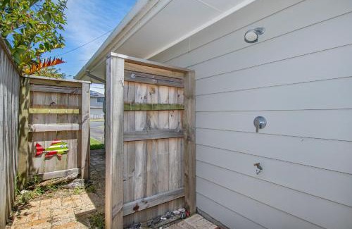 Ruakaka Casa | Spacious Family Bach by the Sea - Ruakaka Home