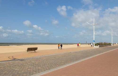 Koksijde-Bad Apartamento | Spacious family flat near the beach (6-8 pers)