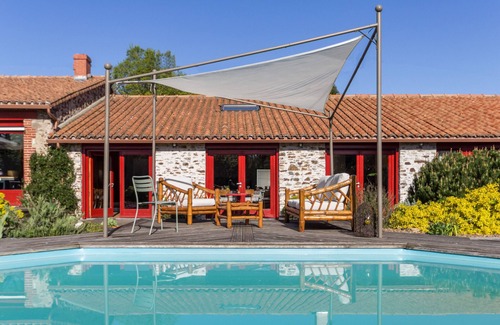 La Limouziniere Cabaña | Amplio alojamiento familiar con piscina natural, cerca de Nantes