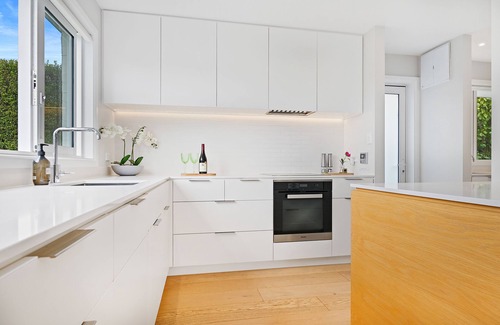 Christchurch Casa | Spacious, Family-Friendly, 4BR, Home & Garden near Airport