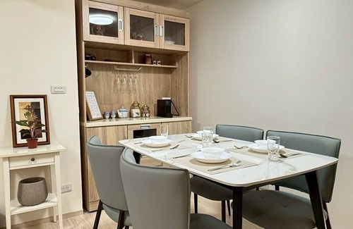 Xinyi Apartamento | Spacious family-friendly 2 BR in Xinyi, 3 Beds, Elevator, AC & Prime Location
