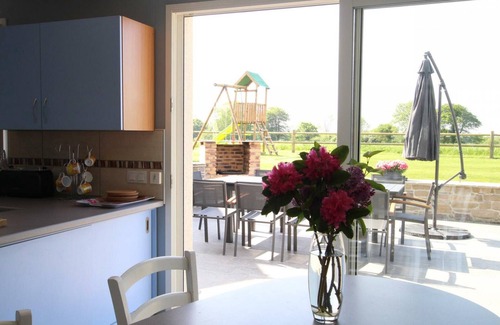 Hardinvast Cabaña | Casa rural luminosa y espaciosa con jardín, cerca del mar y Cherburgo, ideal para familias, admite mascotas