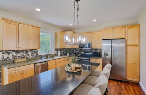 Colchester Casa | Spacious Family Friendly Royal Residence