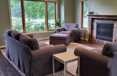 Rothschild Casa | Spacious, family friendly home close to skiing, snowshoeing, parks, and downtown