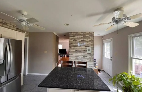 Hillcrest Casa | Spacious Family-Friendly Home in Historic DC