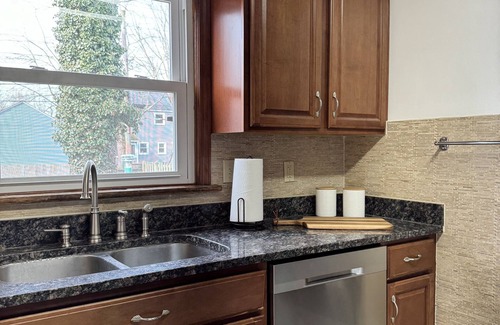 Avon Lake Casa | Spacious Family-Friendly and Pet-Loving Home for Eight!