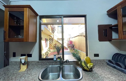 El Cerro Casa | Spacious Family Friendly Vacation House with a Garden. Close to the Beach!