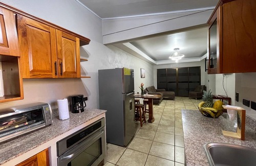 El Cerro Casa | Spacious Family Friendly Vacation House with a Garden. Close to the Beach!
