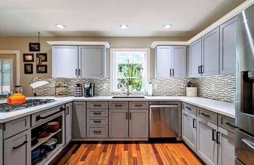 Dundee Casa | Spacious Family Friendly 3-bedroom House with AC, WiFi, Hot Tub, Play Structure
