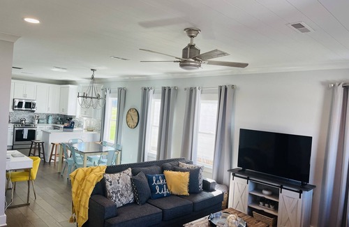 Winchester Casa | Spacious Family Gem: Golf Cart - 2 Ensuites - Pool