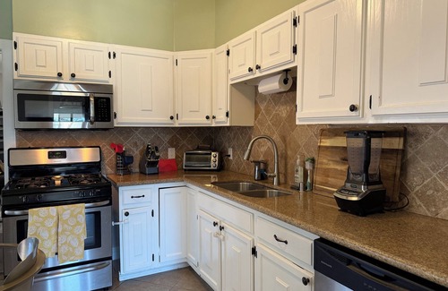 Lakeside Casa | Spacious Family Getaway – Pet & Kid Friendly!