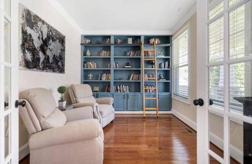 North Raleigh Casa | Spacious Family Getaway ~ Fire Pit~ Private Office
