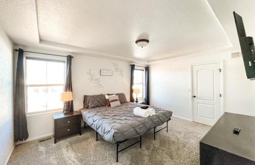 Fountain Casa | Spacious Family Getaway 20min to downtown sights