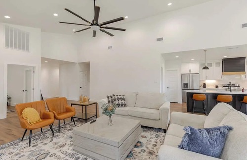 McKinney Casa | Spacious family/group stay near downtown