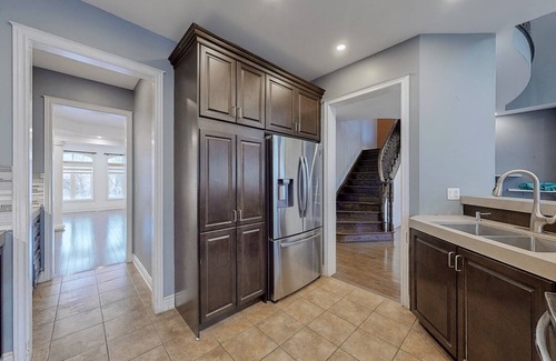 Brampton Apartamento | Spacious Family Haven: Modern 4-bedroom Luxury Home