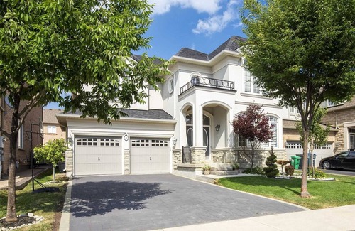 Brampton Apartamento | Spacious Family Haven: Modern 4-bedroom Luxury Home
