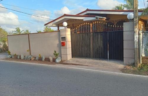 Ja-Ela Casa | Spacious family holiday Home Near Airport, JAELA, Aussie holiday home