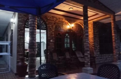 Ja-Ela Casa | Spacious family holiday Home Near Airport, JAELA, Aussie holiday home