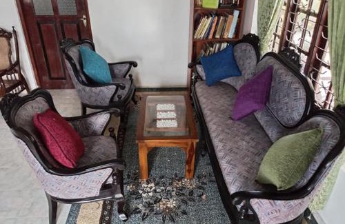 Ja-Ela Casa | Spacious family holiday Home Near Airport, JAELA, Aussie holiday home