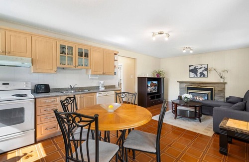 Applewood Casa | Spacious Family Home | Games, Netflix & Backyard